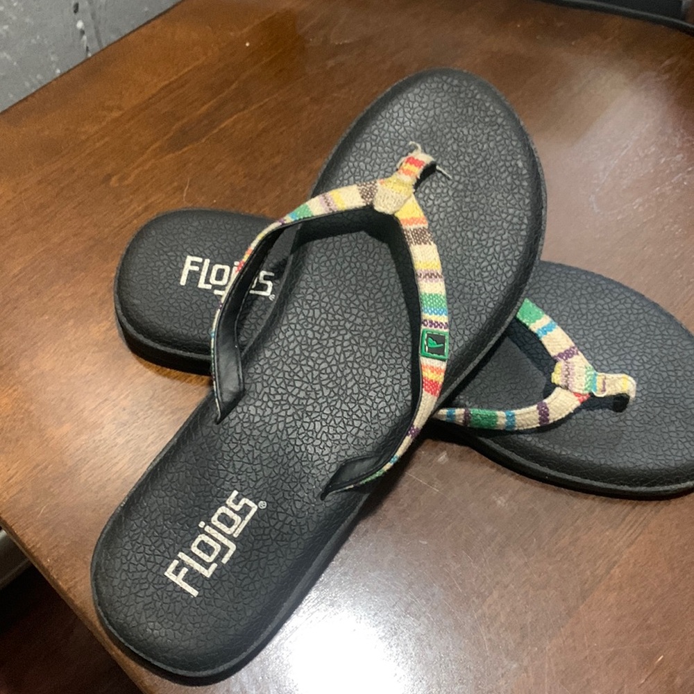 Súper cómodas las recomiendo son mis favoritas por lo dura e q es su suela